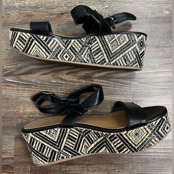 DV by Dolce Vita Black Strappy Boho Platform Open Toed Sandals Size 7 1/2 - Picture 3 of 9